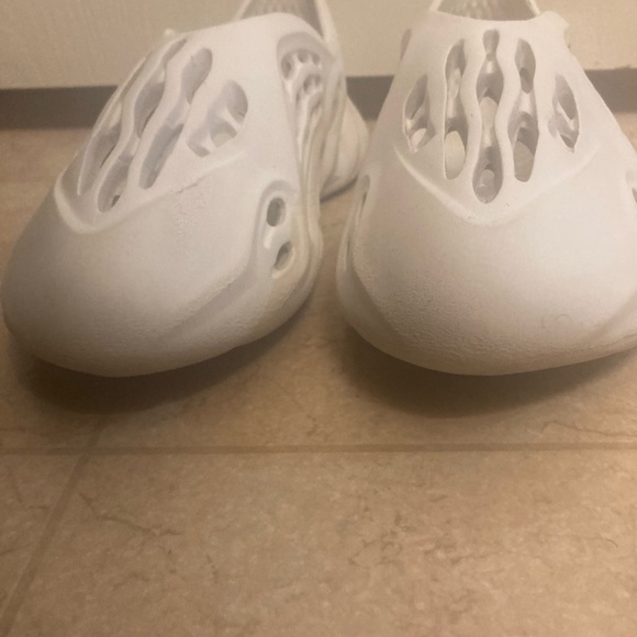 Yeezy Foam Runner - Picture 5 of 7